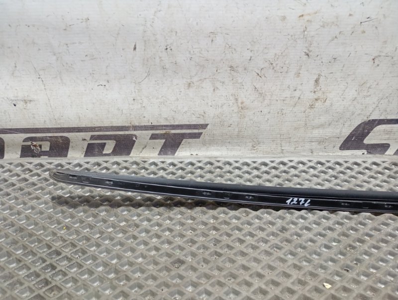 Молдинг лобового стекла Audi A4 2011 B8