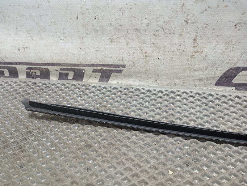 Молдинг лобового стекла Audi A4 2011 B8