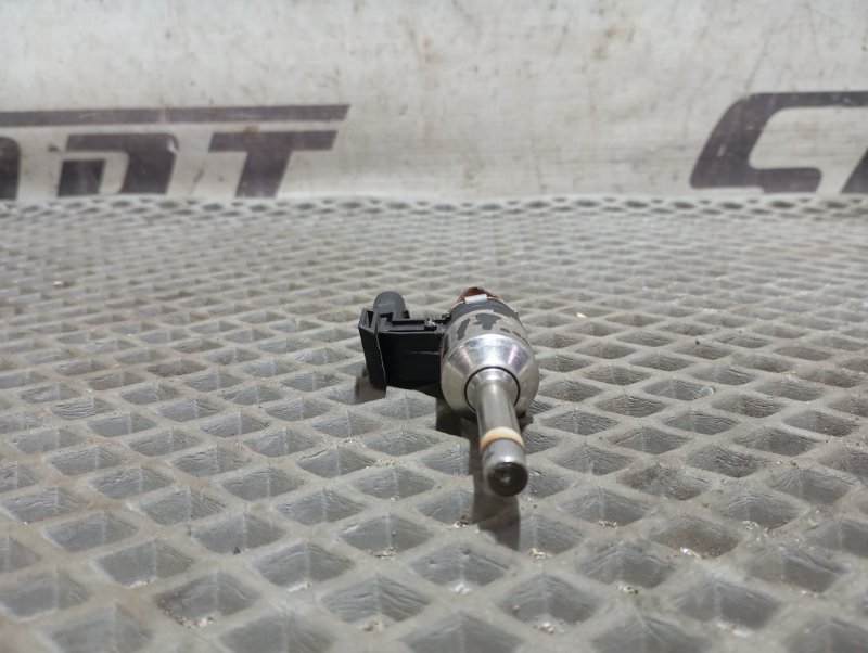 Форсунка топливная Skoda YETI 2013