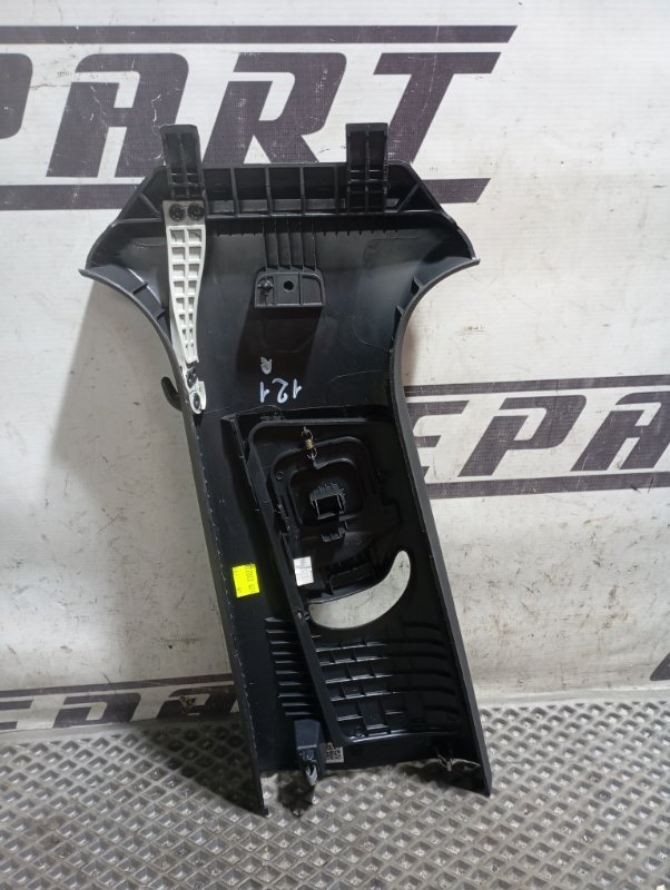 Обшивка стойки центральной Skoda Karoq 2024