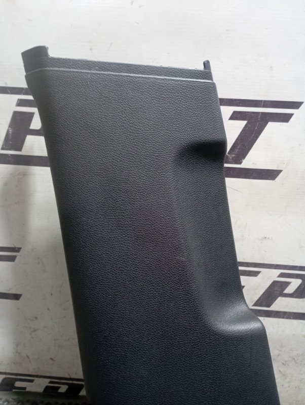 Обшивка стойки центральной Volkswagen Golf 2011 Mk6