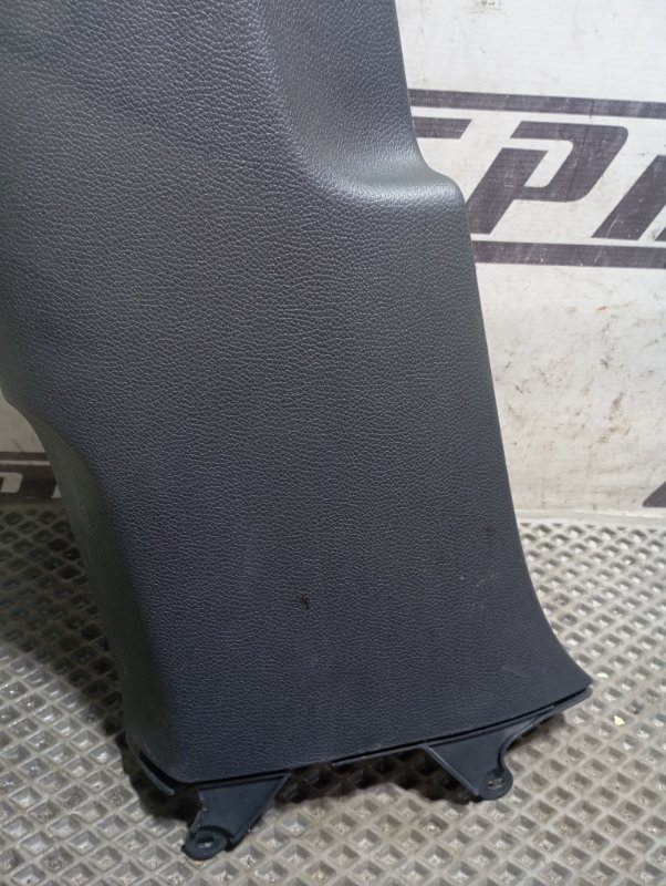 Обшивка стойки центральной Volkswagen Golf 2011 Mk6