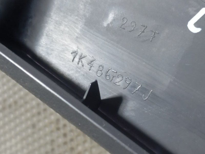 Обшивка стойки центральной Volkswagen Golf 2011 Mk6