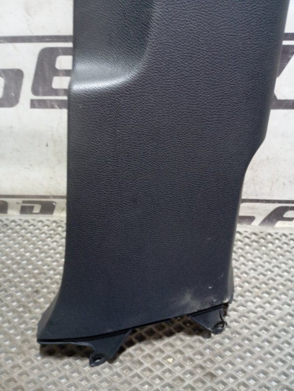 Обшивка стойки центральной Volkswagen Golf 2011 Mk6