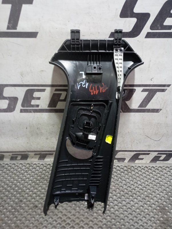 Обшивка стойки центральной Skoda Karoq 2024