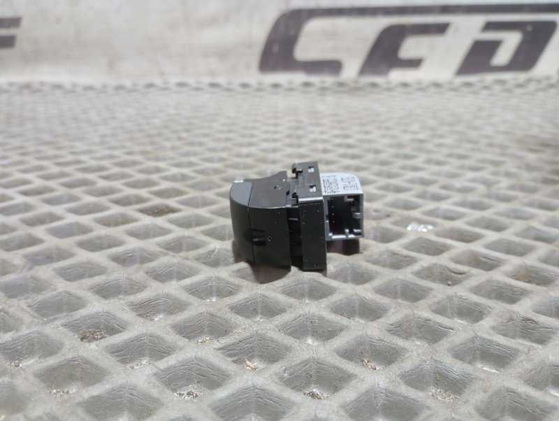 Кнопка стеклоподъемника Audi A3 2011 8P