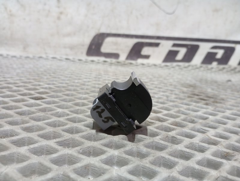 Кнопка стеклоподъемника Audi A3 2011 8P