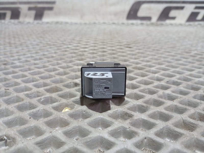 Кнопка стеклоподъемника Audi A3 2011 8P