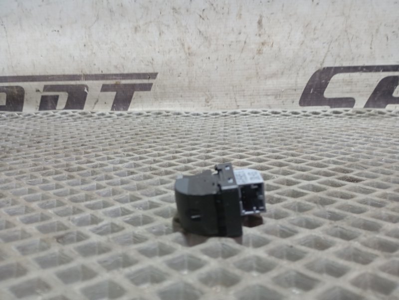 Кнопка стеклоподъемника Audi A3 2011 8P