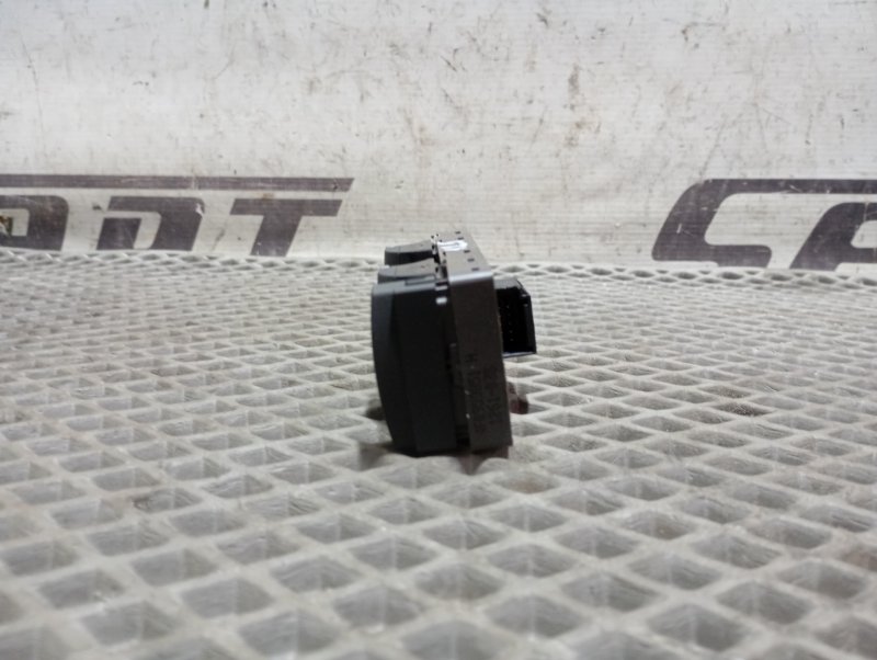 Блок управления стеклоподъемниками Audi A3 2011 8P