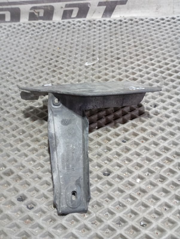 Брызговик Volkswagen Golf 2011 Mk6