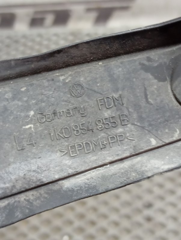 Брызговик Volkswagen Golf 2011 Mk6