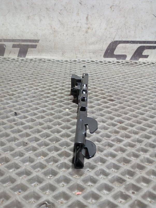 Механизм регулировки ремня безопасности Skoda Karoq 2024