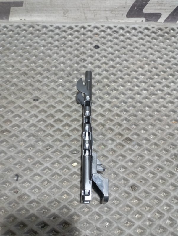 Механизм регулировки ремня безопасности Skoda Karoq 2024