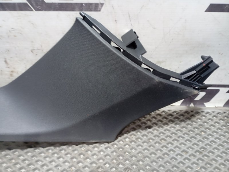 Обшивка стойки Skoda Karoq 2024