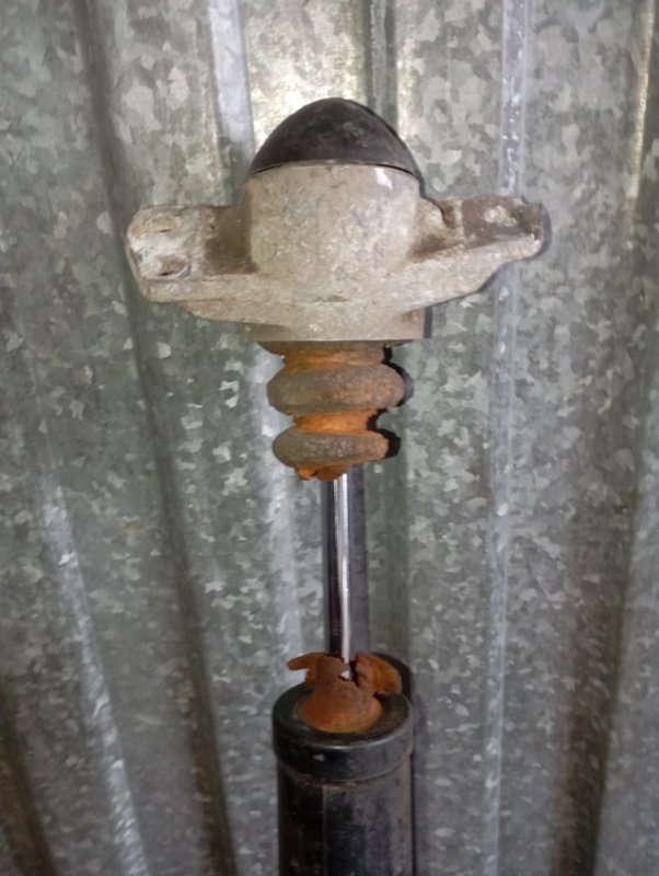 Амортизаторы Skoda YETI 2015