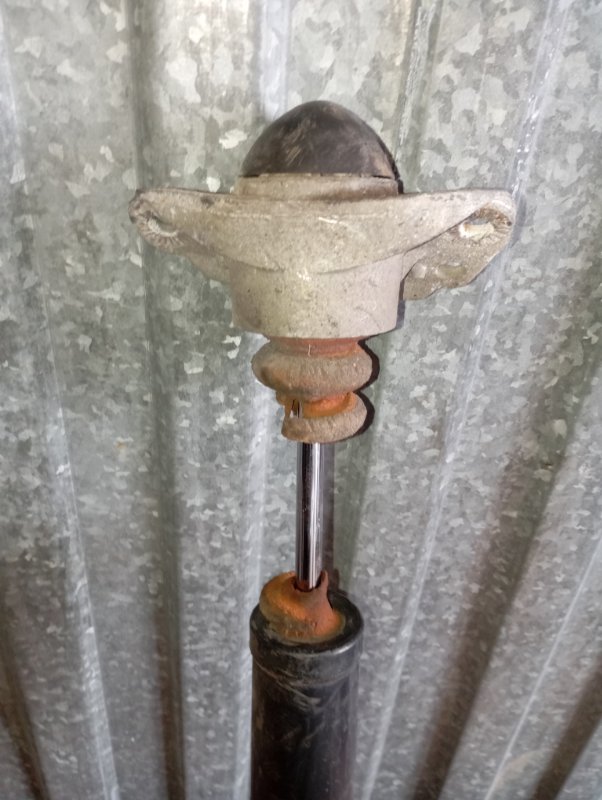 Амортизаторы Skoda YETI 2015