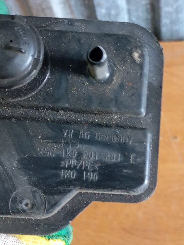 Адсорбер топливный Skoda YETI 2015