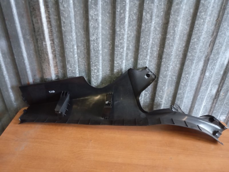 Обшивка стойки Skoda Karoq 2024