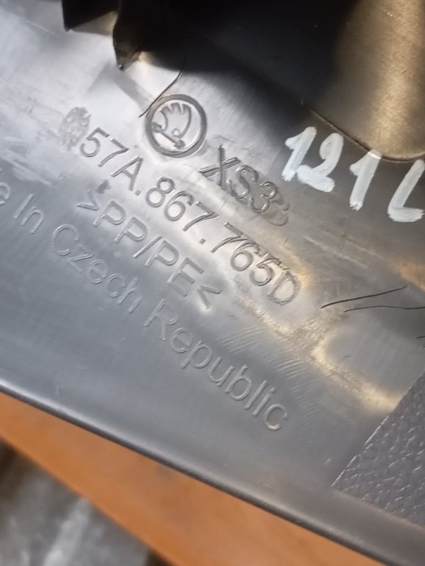 Обшивка стойки Skoda Karoq 2024