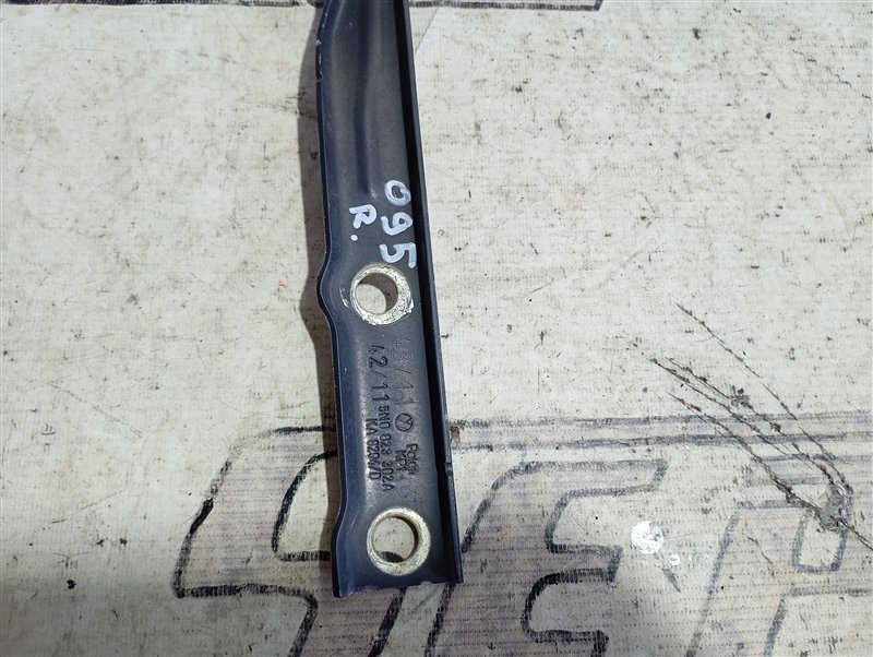 Петля капота Volkswagen Tiguan 2012 5N