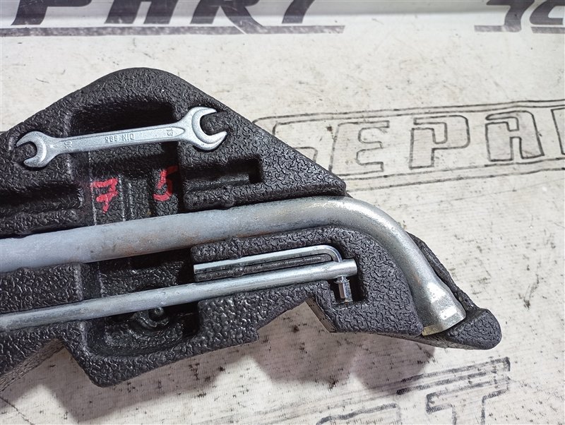 Набор инструментов Volkswagen Touareg 2008