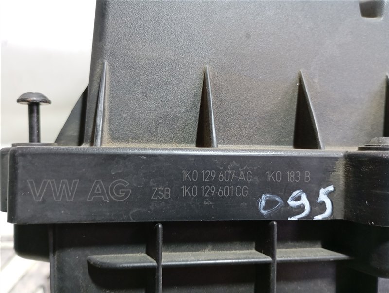 Корпус фильтра воздушного Volkswagen Tiguan 2012 5N