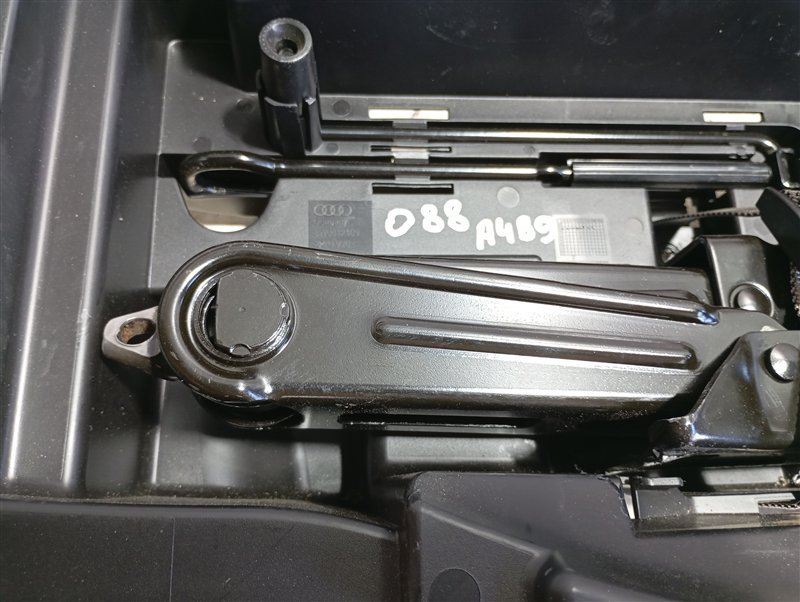 Домкрат Audi A4 2016 B9