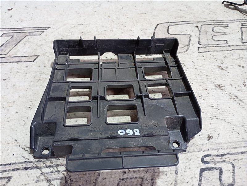 Кронштейн блока управления двигателем Audi A3 2009 8P