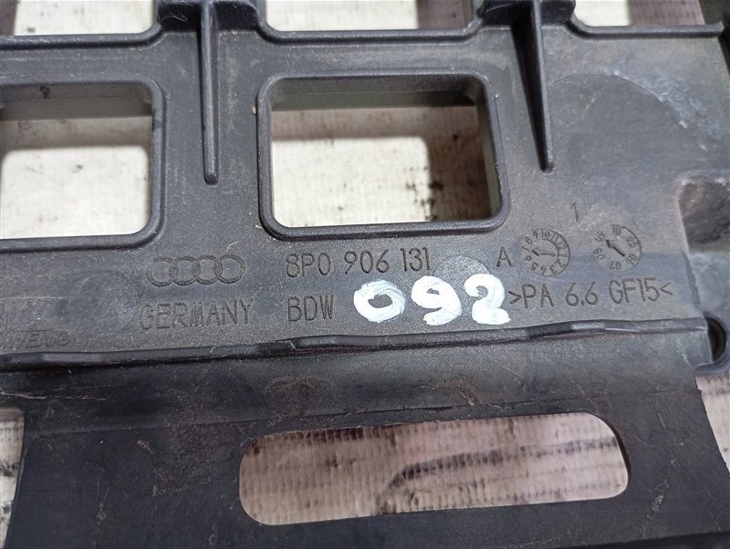 Кронштейн блока управления двигателем Audi A3 2009 8P