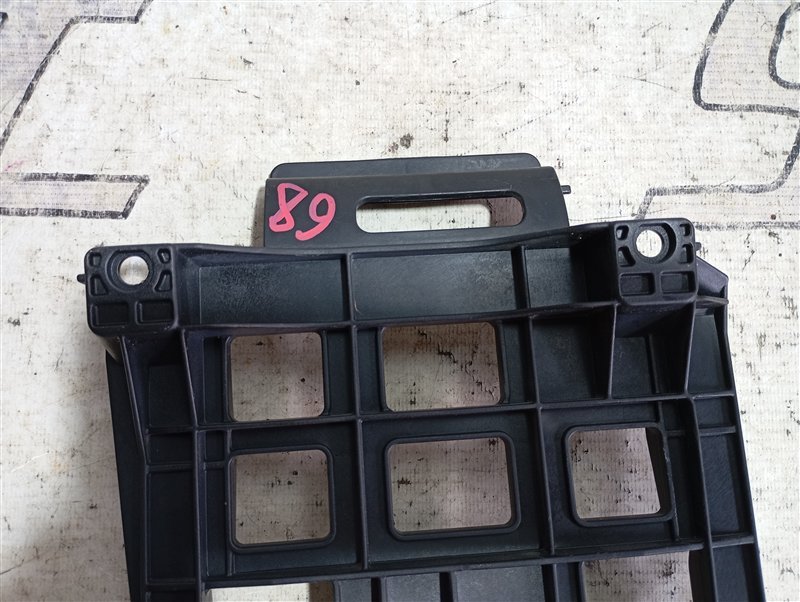 Кронштейн блока управления двигателем Audi A3 2009 8P