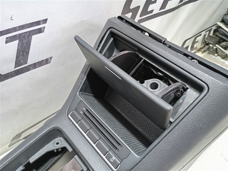 Подлокотник Volkswagen Tiguan 2012 5N