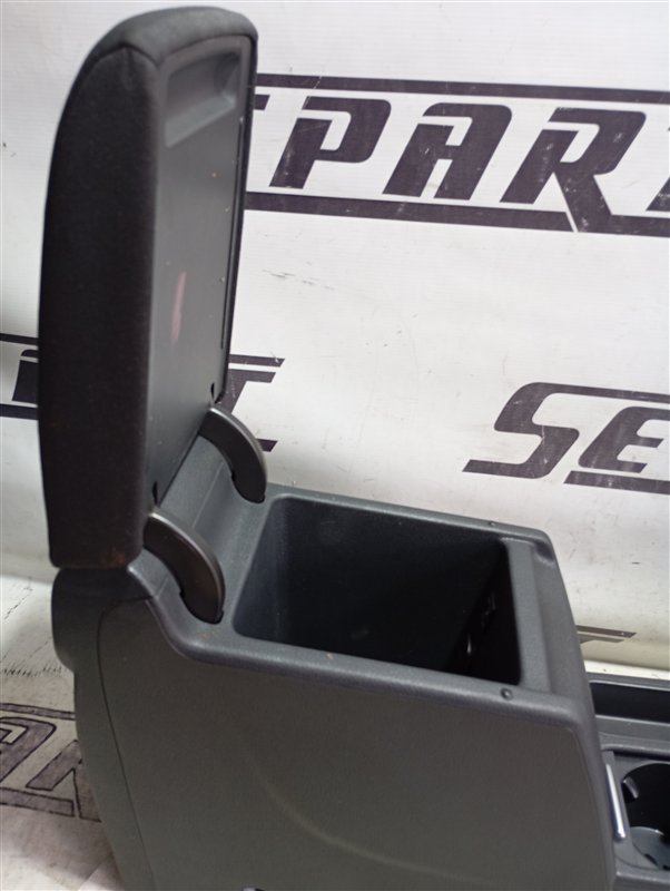 Подлокотник Volkswagen Tiguan 2012 5N