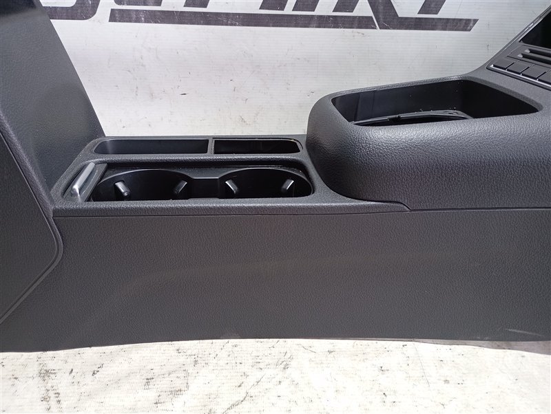Подлокотник Volkswagen Tiguan 2012 5N