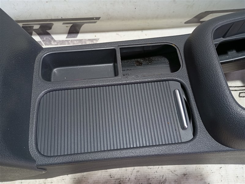 Подлокотник Volkswagen Tiguan 2012 5N