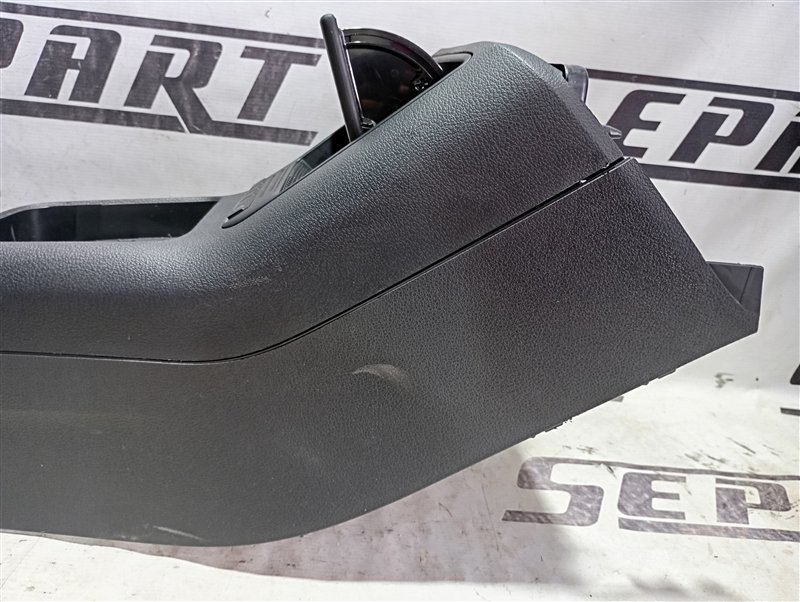 Подлокотник Volkswagen Tiguan 2012 5N