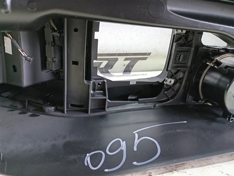 Подлокотник Volkswagen Tiguan 2012 5N