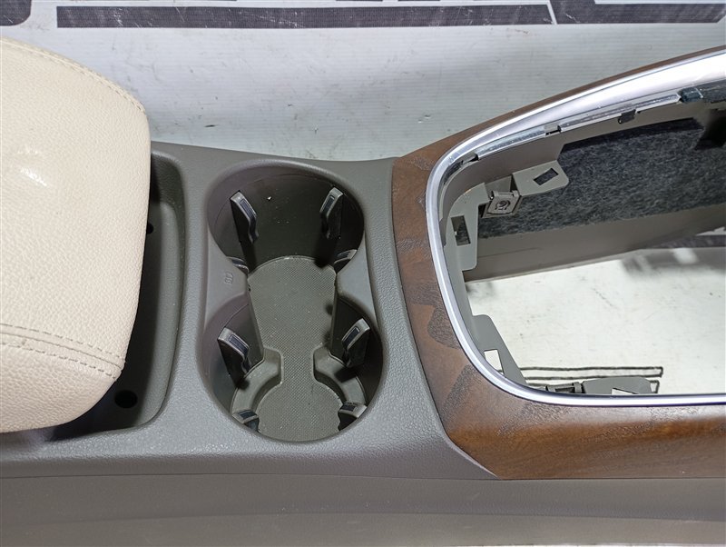 Подлокотник Audi Q5 2013 8R