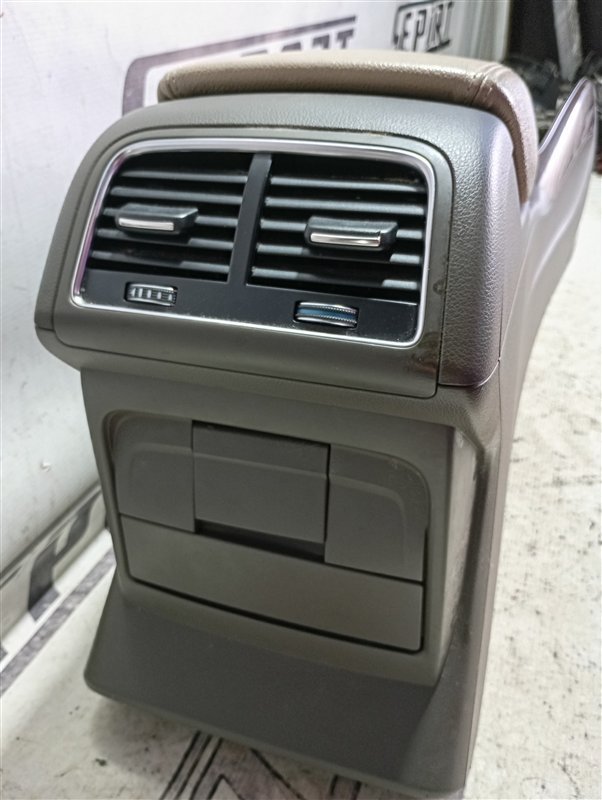 Подлокотник Audi Q5 2013 8R