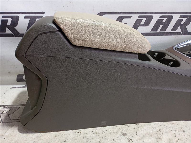 Подлокотник Audi Q5 2013 8R