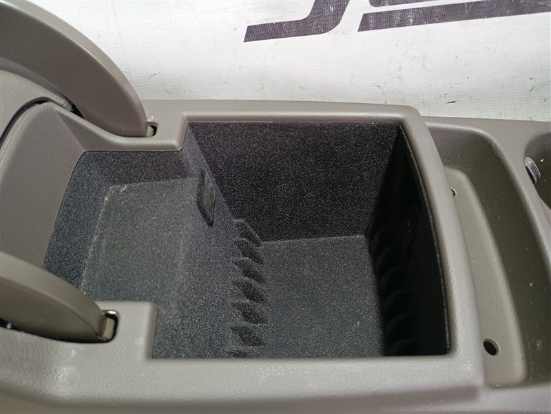 Подлокотник Audi Q5 2013 8R