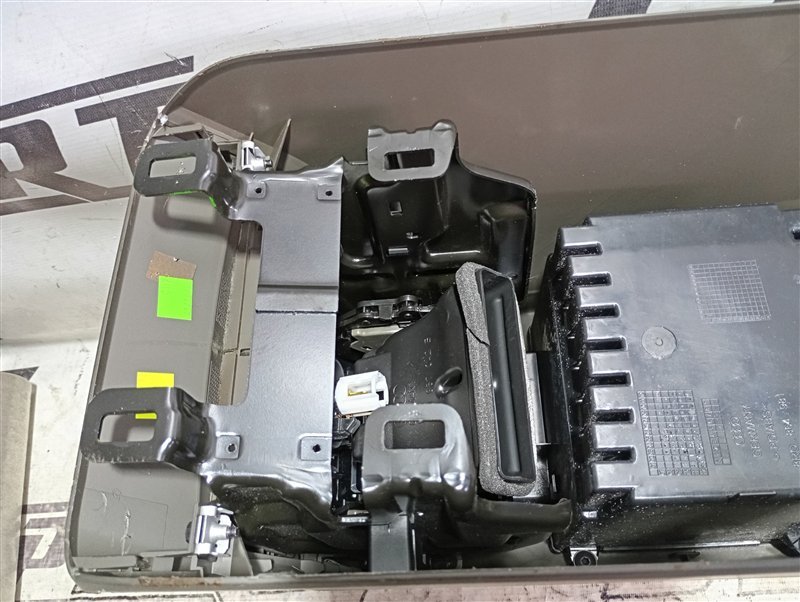 Подлокотник Audi Q5 2013 8R