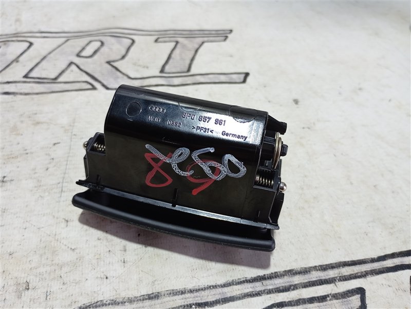 Пепельница Audi A3 2009 8P