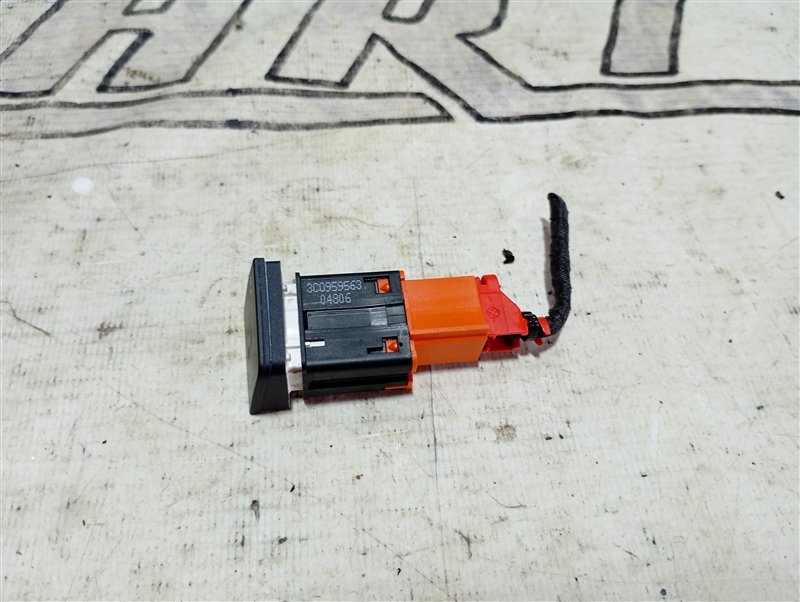 Кнопка шторки солнцезащитной Volkswagen Passat 2006 B6