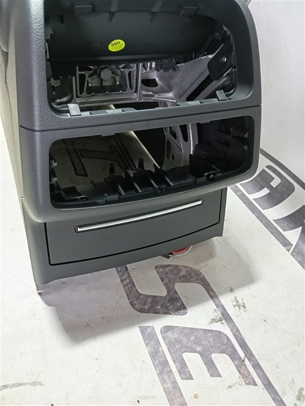 Подлокотник Audi A6 2011 C7