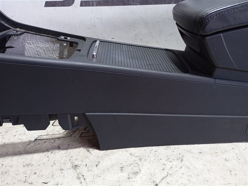 Подлокотник Volkswagen Passat 2006 B6