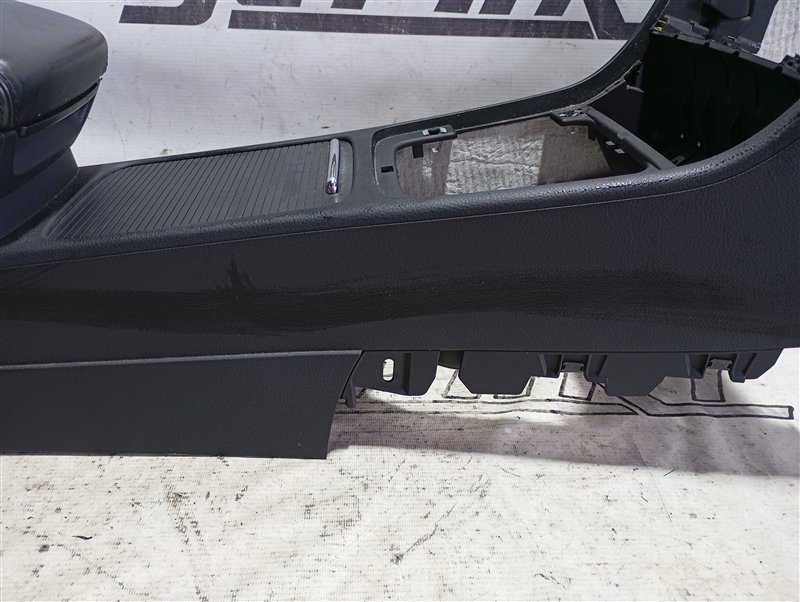 Подлокотник Volkswagen Passat 2006 B6