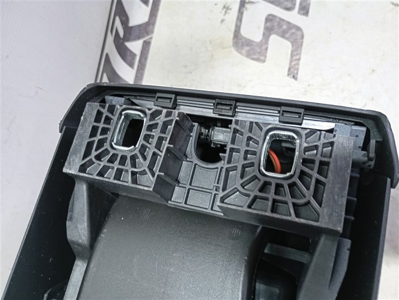 Подлокотник Volkswagen Passat 2006 B6