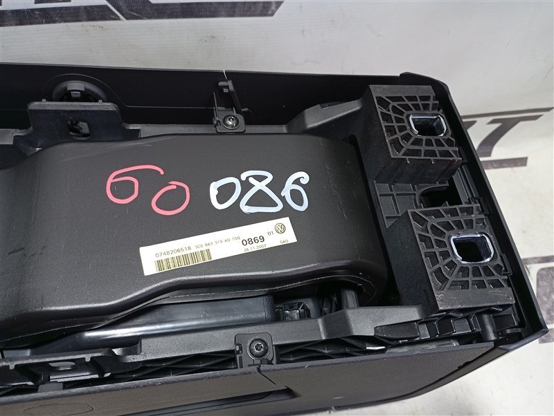 Подлокотник Volkswagen Passat 2008 B6