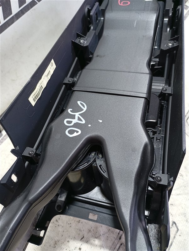 Подлокотник Volkswagen Passat 2008 B6